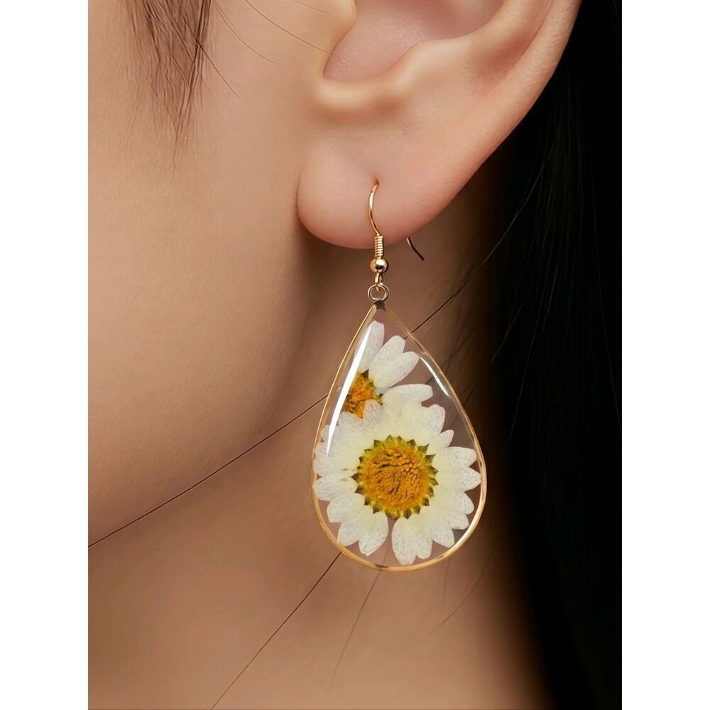 Dried Daisy Resin Earrings Yellow White Teardrop Vintage Floral Nostalgic NWT